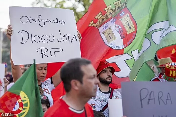 Portugal rose and sang for Diogo Jota to declare their love | All Football