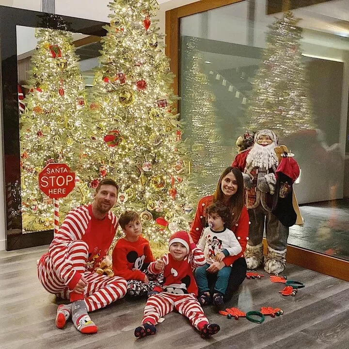 Messi And Benzema S Very Different Christmas Photos All Football