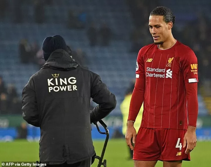 Van Dijk Moves Leicester Groundsman Out The Way Of Liverpool S Celebrations All Football