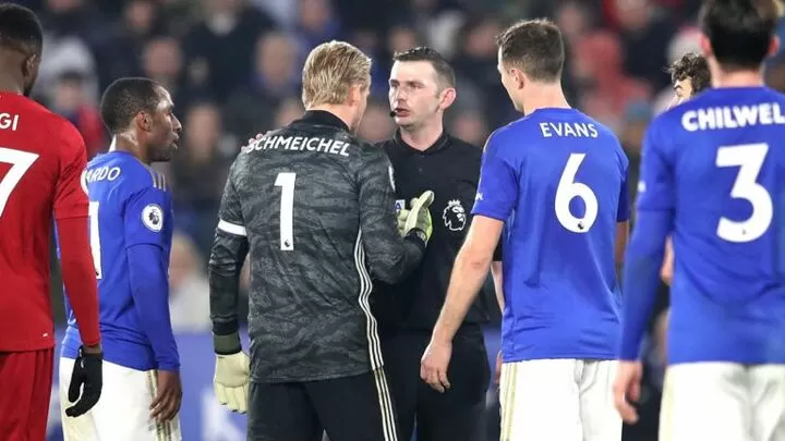 Ref Watch Liverpool S Penalty Stonewall Mctominay Right To Avoid Red All Football