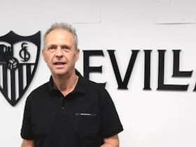 Joaquín Caparrós, nombrado presidente de honor del Sevilla