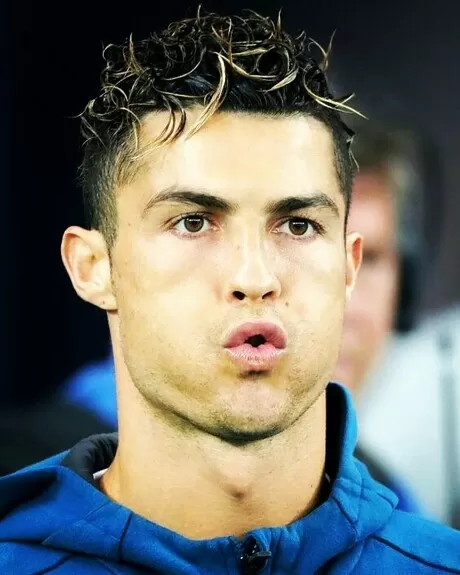 Ht Juve 0 0 Cagliari Nothing But Cr7 S New Haircut Impresses In Dull 1st Half All Football