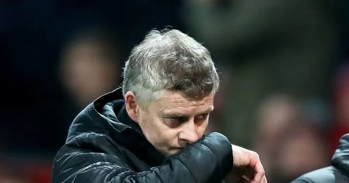 We Want You To Stay Man City Fans Troll Solskjaer In Manchester Derby All Football