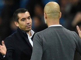 Former Arsenal & Barca left-back Van Bronckhorst 'close to job in Guangzhou'