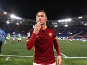 Francesco Totti signe un contrat de 3 ans avec la Roma