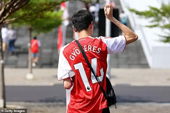 Gyokeres unveiled on pitch ahead of Arsenal's pre-season friendly