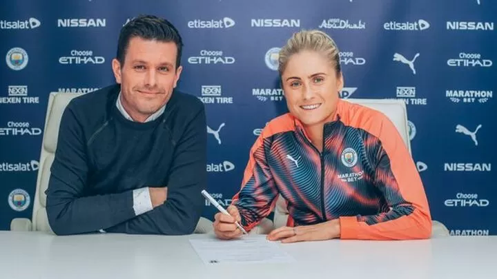 Man City Women Captain Steph Houghton Signs New Contract All Football