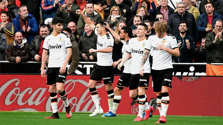 Barcelona See Their Unbeaten Run Against Valencia At Mestalla In La Liga End All Football