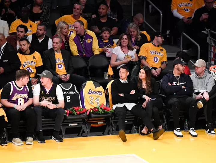 Chicharito Sits Courtside Next To Seats Left For Kobe Gianna At Lakers Game All Football