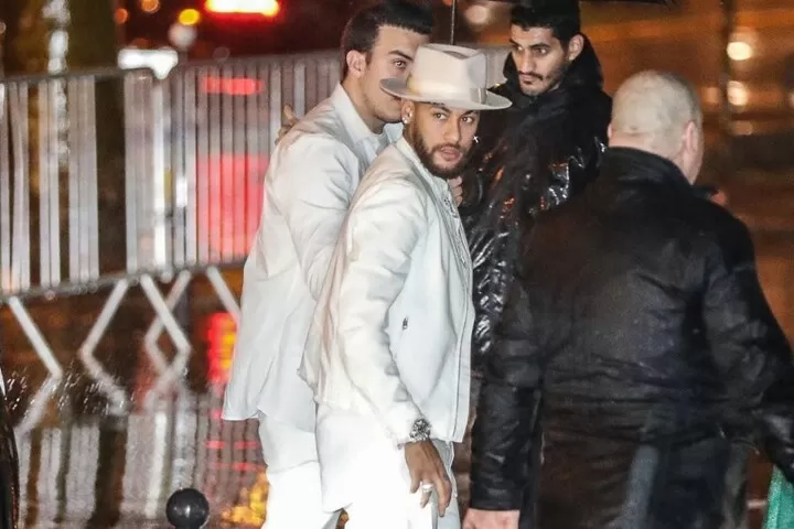 In Pics Depay Joins Cavani Psg Stars In Neymar S All White