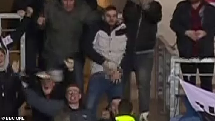 prøve større National folketælling Newcastle fan is caught on TV getting penis out to celebrate extra-time  winner| All Football