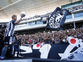 Ex-Milan's Honda welcomed by 13000 fans who chant his name at unveiling 🎥