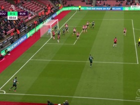 Southampton-Burnley: le corner direct et complètement gag de Westwood