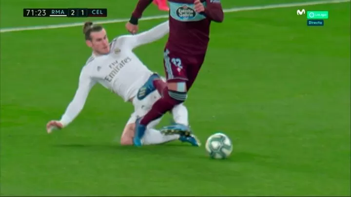 Bale S Tackle On Rafinha Deserved A Red Card All Football