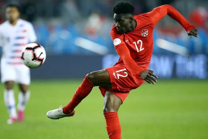 Alphonso Davies From Refugee Camp To Bayern S Next Robben All Football