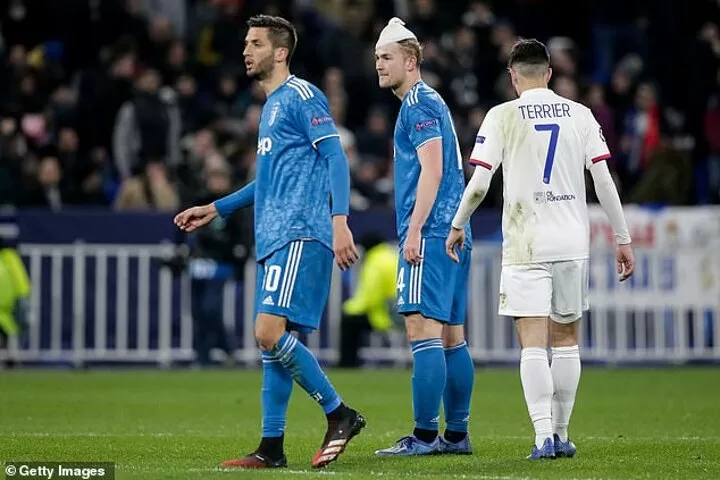 Fans React As De Ligt Sustains Nasty Head Injury In Juventus Defeat In Lyon All Football