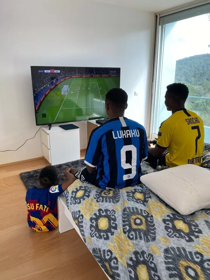 Fati Wears Sancho S Shirt As He Plays Fifa With His Brother Who Wears Lukaku S All Football