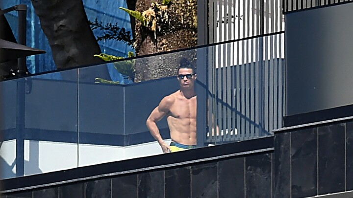 Coronavirus: Ronaldo Only Appears To Be Taking Pictures By The Pool In Quarantine