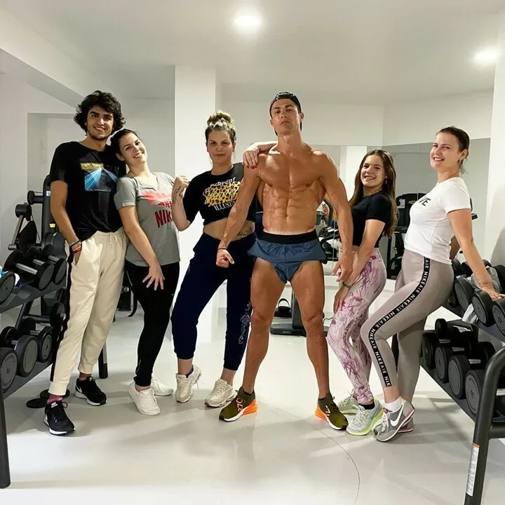 Ronaldo store family photo
