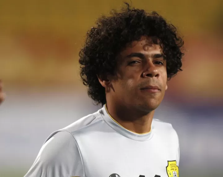 Meet The World S Shortest Footballer Nearly Arrested For Posing