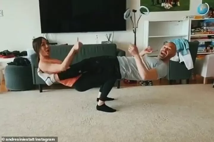 Andres Iniesta On Returning To Barcelona Lockdown In Japan And Getting A Photo With Peter Crouch All Football What is the difference between crouch and stoop? andres iniesta on returning to