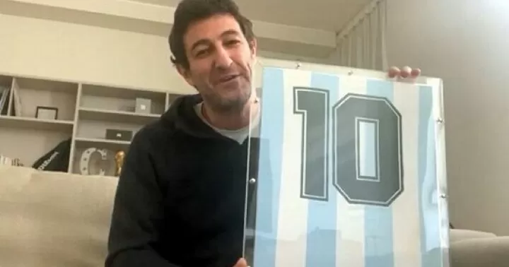 Maradona thanks Ferrera who raises €55,000 by selling his shirt ...