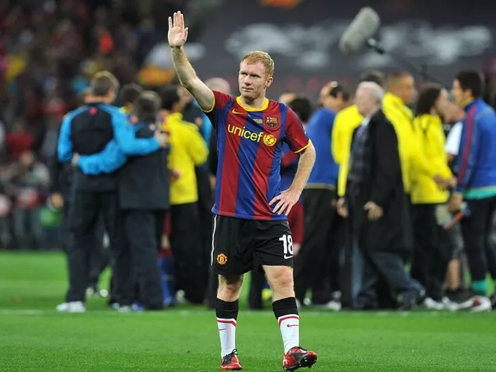 Football Classic: Scholes saying goodbye to fans in Barca shirt ...