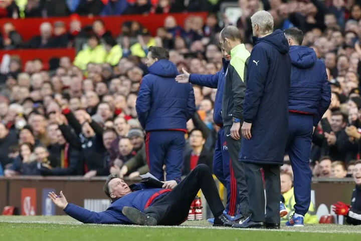 Football Classic Van Gaal Diving In Protest Of Refereeing Decision All Football