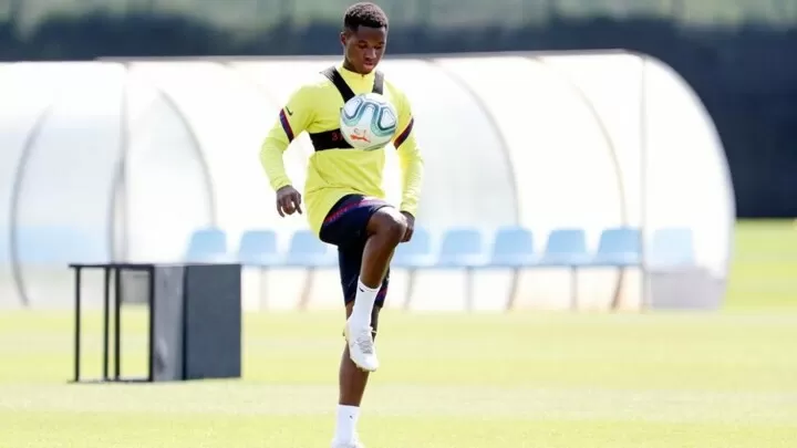 Fati Misses Barca Training Due To Discomfort In His Knee Espn All Football