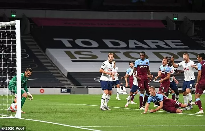 Mark Clattenburg West Ham Unlucky Soucek S Own Goal Was Allowed To Stand In Their Loss To Tottenham All Football
