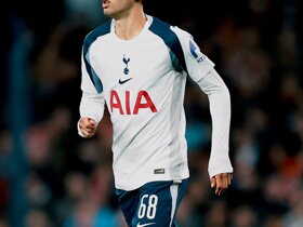 英联杯替补登场，热刺16岁小将威廉斯-巴内特上演一线队首秀