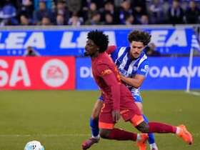 El Valencia se escapa vivo de Vitoria
