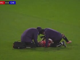 Man United star suffers worrying injury after being struck by ball in U21s match