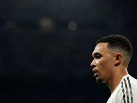 'Alexander-Arnold Tak Cocok Jadi Gelandang'