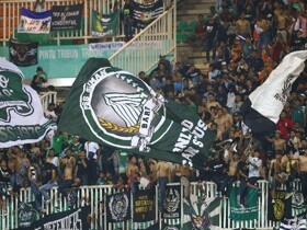 Top! Aksi Fans PSS Sleman Disorot Penyanyi Metal Legendaris