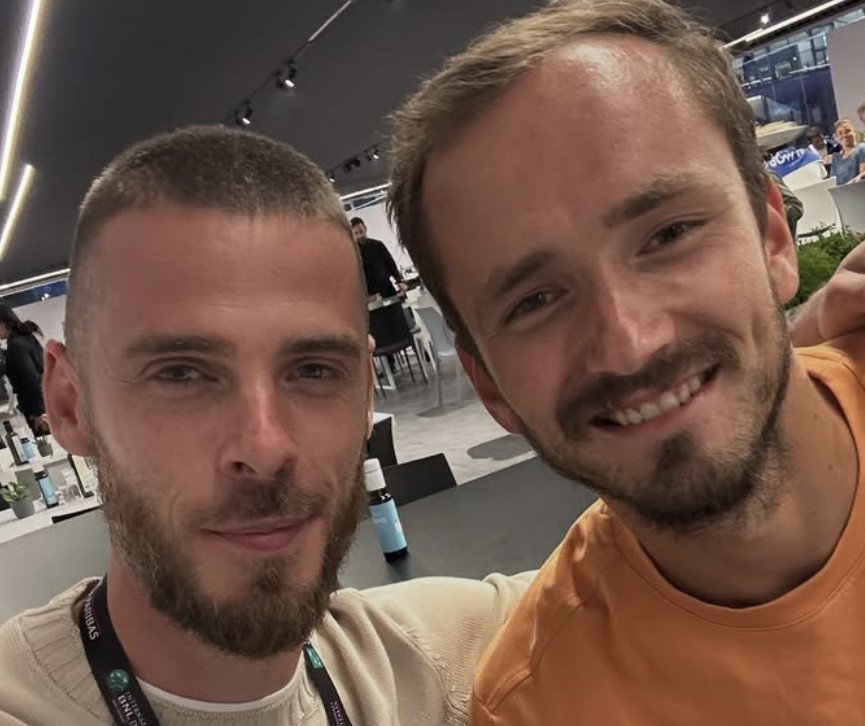 De Gea publica foto com Medvedev e imagem de Ryoma Echizen