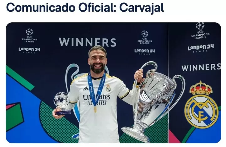 Dani Carvajal akiaga mashabiki wa Real Madrid katika Uwanja wa Santiago Bernabéu