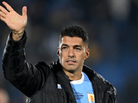 Bielsa opts against Suarez recall for Uruguay's World Cup squad