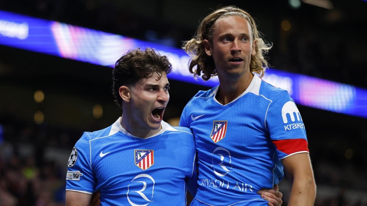 Godín: Espero que Julián se quede y quiera quedarse