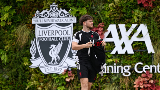 'Eager' Elliott will get his chance at Liverpool, says Iraola