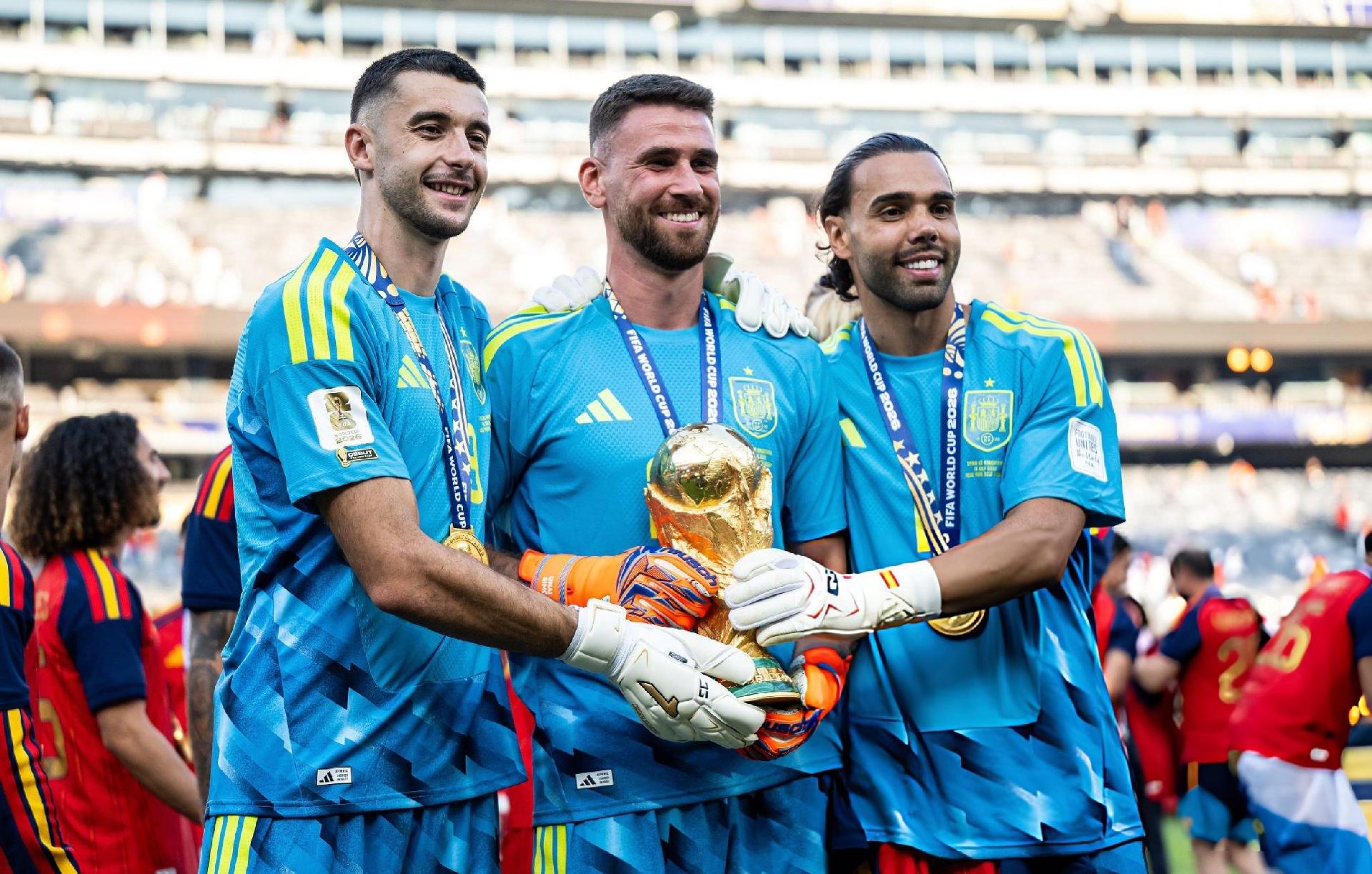 Tiga Kiper Spanyol dengan Penghargaan Sarung Tangan Emas Masuk Daftar 10 Calon Penghargaan Yashin