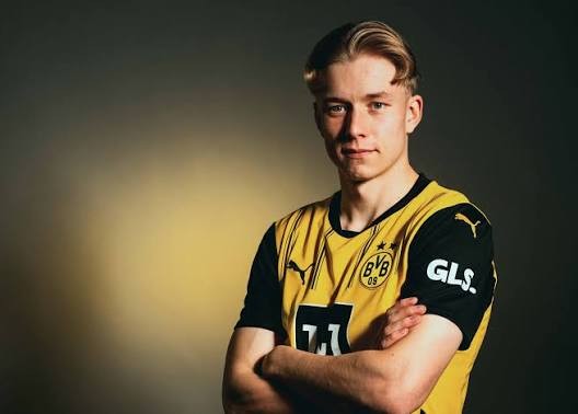 Arsenal and Liverpool monitor svensson, Arsenal admire his qualities