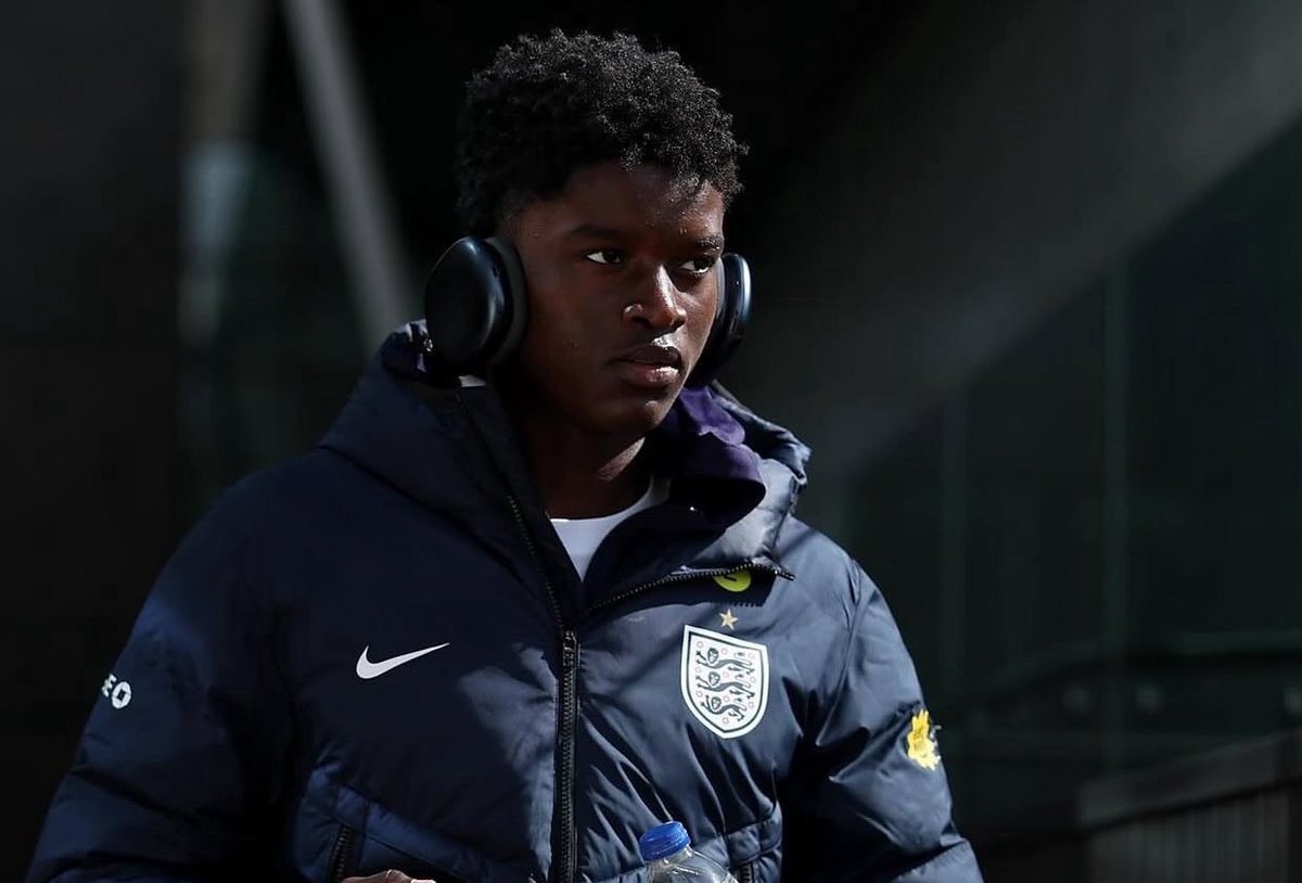 Manchester Evening News: MU Dekati Penandatanganan Gelandang City David Eze, 16 Tahun