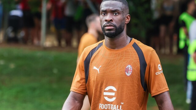 Newcastle intensify talks for AC Milan\'s Fikayo Tomori after first bid rejected