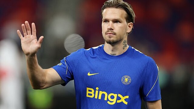 Chelsea fans go wild for Mykhailo Mudryk as he returns from doping ban -