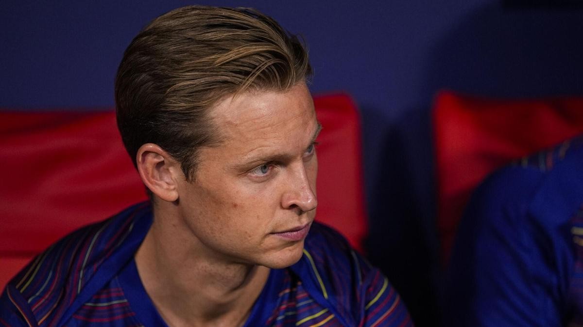 Sport: Barcellona monitora l'infortunio al ginocchio di De Jong, l'intervento chirurgico sarà deciso dopo settimane di osservazione