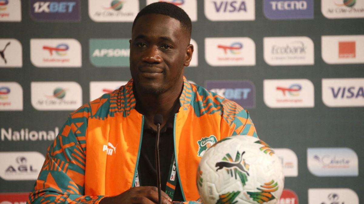 コートジボワールサッカー協会会長がエメルス・ファエ前監督を皮肉り、新監督ルナールを強く支持
