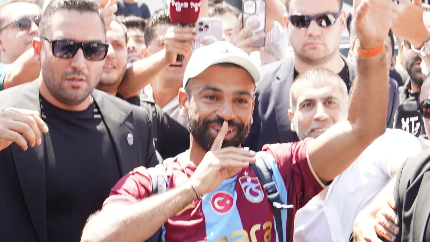 Funcionaria: Soy fan de Beşiktaş y estoy decepcionada por el fichaje de Salah por el Trabzonspor