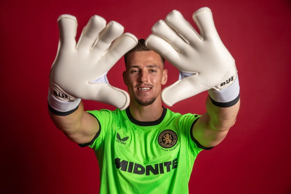 公式発表：マンチェスター・ユナイテッドのGKラデク・ヴィーテクがミドルズブラへ完全移籍、総額1400万ポンドと報道