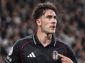 Romano: Besiktas sends final offer to Vlahovic as negotiations ongoing